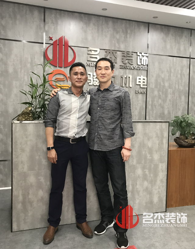 白云办公室粉色视频WWW在线观看.jpg