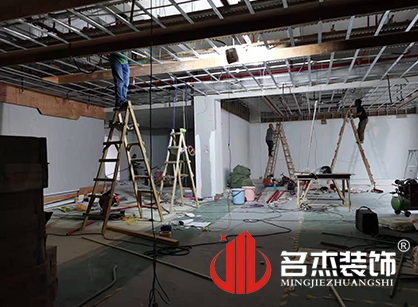 巡工地日记，斯柏美科技办公室粉色视频WWW在线观看项目紧张进行中